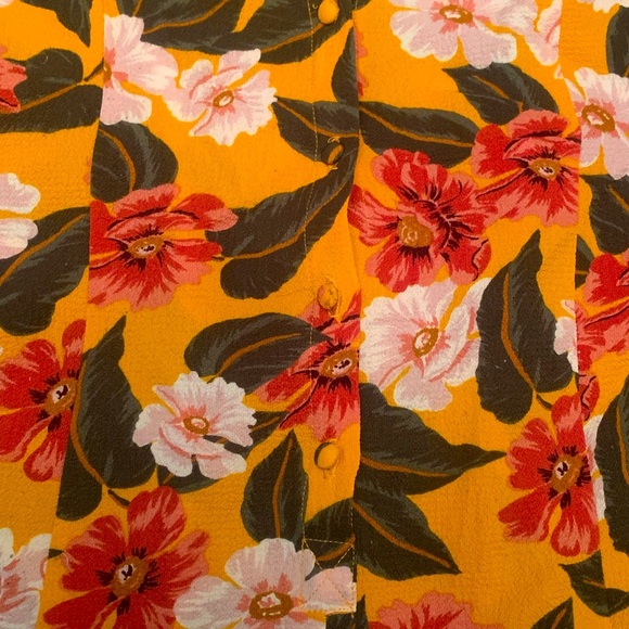 Show Me Your MuMu Floral Buttoned Romper Size Medium - Picture 6 of 6